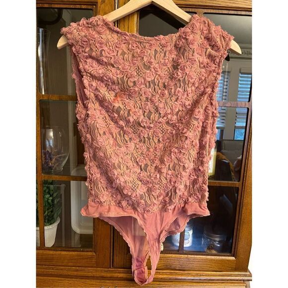 Free people - 2 hot 2 handle pink bodysuit size Medium - Picture 7 of 8